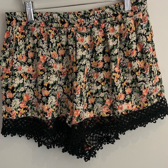 Topshop Flowy Floral High Waist Lace Trim Shorts - Picture 6 of 14